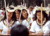 Wilcommen, No. 0039 Young Women Chant With Eyes Closed Wearing Mwáár and Lei